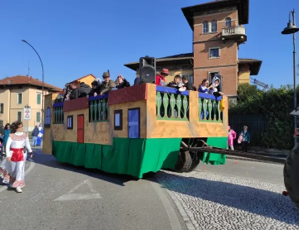Sfilata di carri allegorici